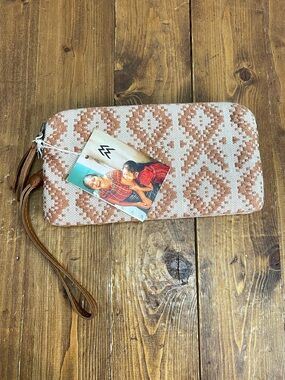 Mercado global clutch handwoven textile cream and tan